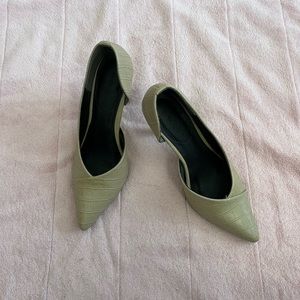 highheel shoe